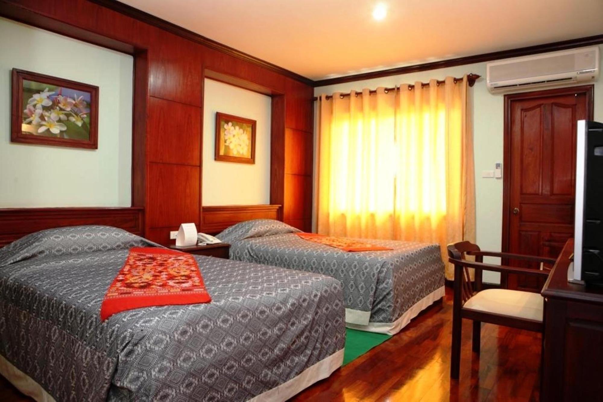 Vansana Riverside Hotel Vientiane Exteriör bild